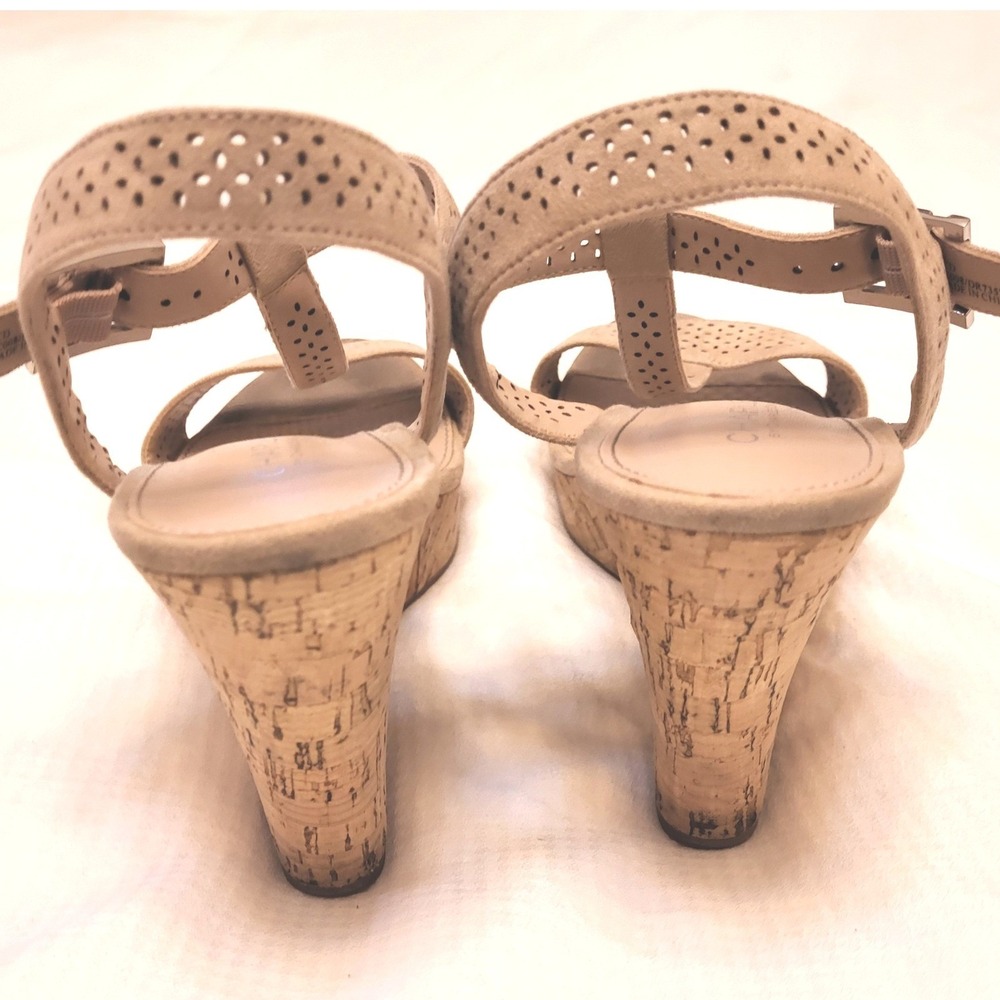 Charles by Charles David Beige Tan Cork Wedge Laser Cut Strappy Sandals 9M - Picture 6 of 10